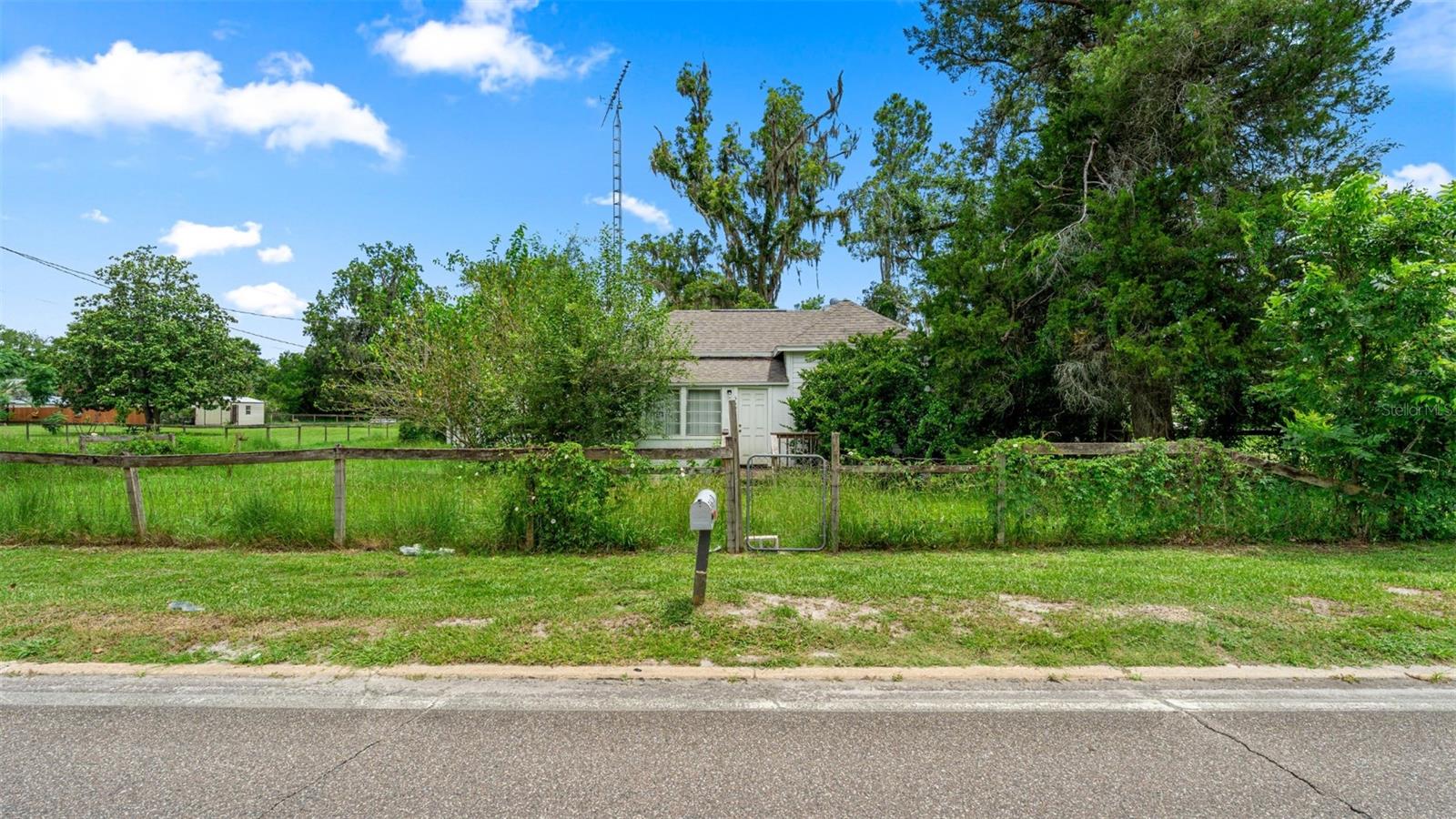 5698 Navarre Ave Property Photo 2