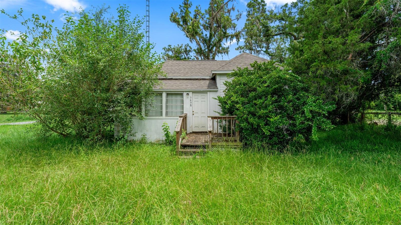 5698 Navarre Ave Property Photo 3