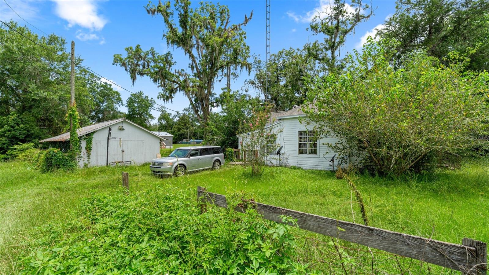 5698 Navarre Ave Property Photo 4