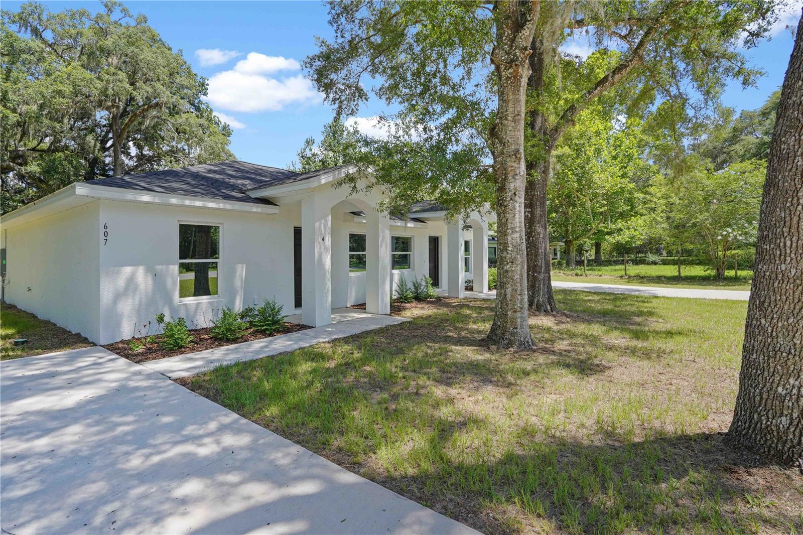 607 Se 4th Dr #a & B Property Photo 3