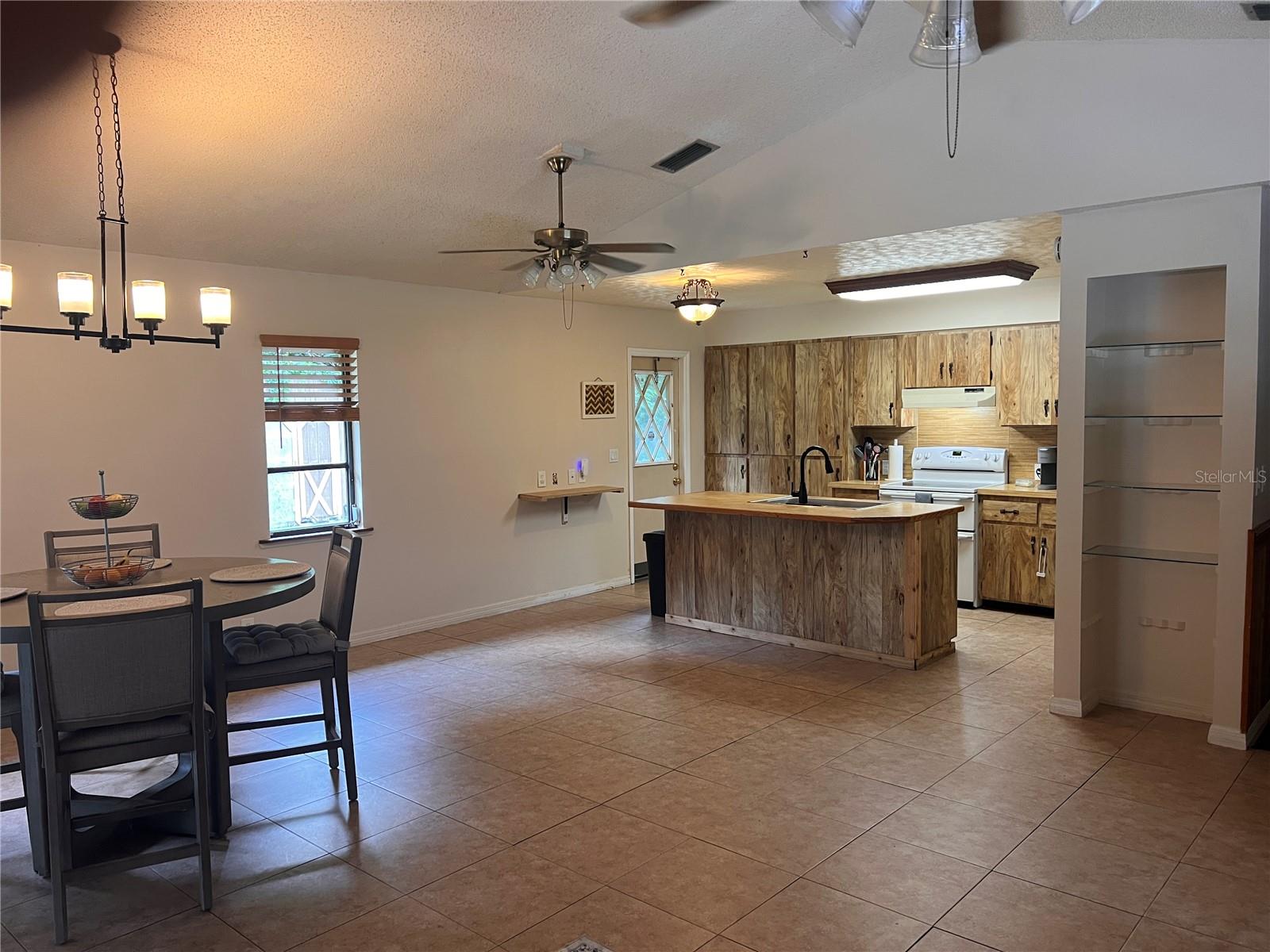 2919 Nicholas Rd Property Photo 9