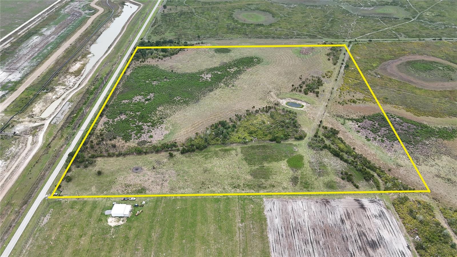 County Line Rd E Property Photo 1