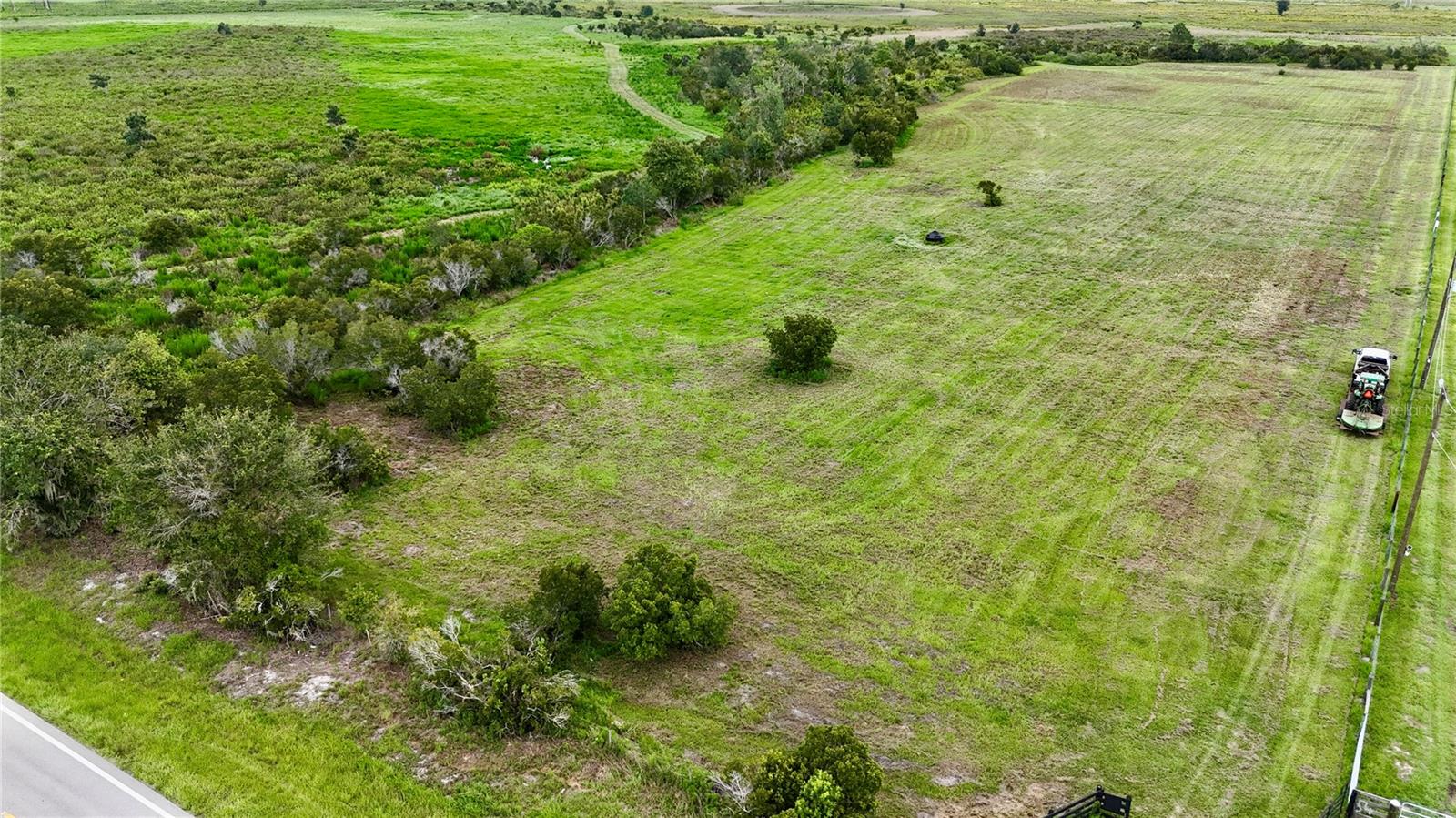 County Line Rd E Property Photo 3