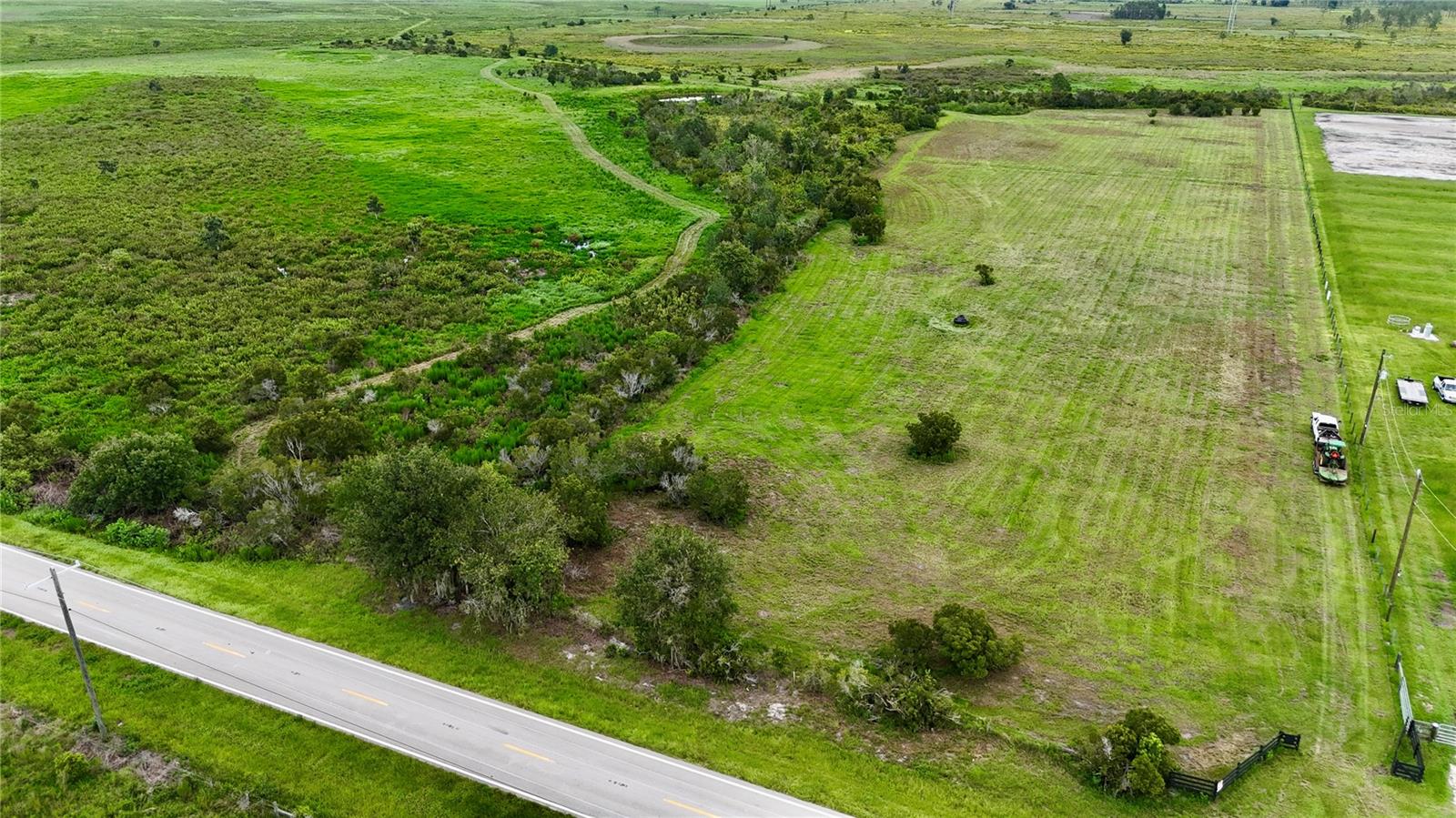 County Line Rd E Property Photo 4