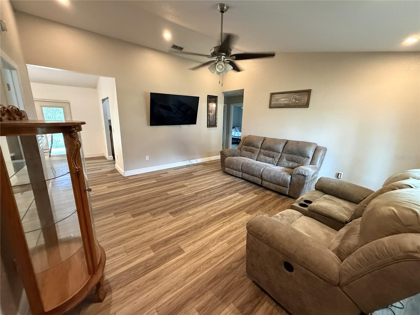 10 Emerald Trl Property Photo 2
