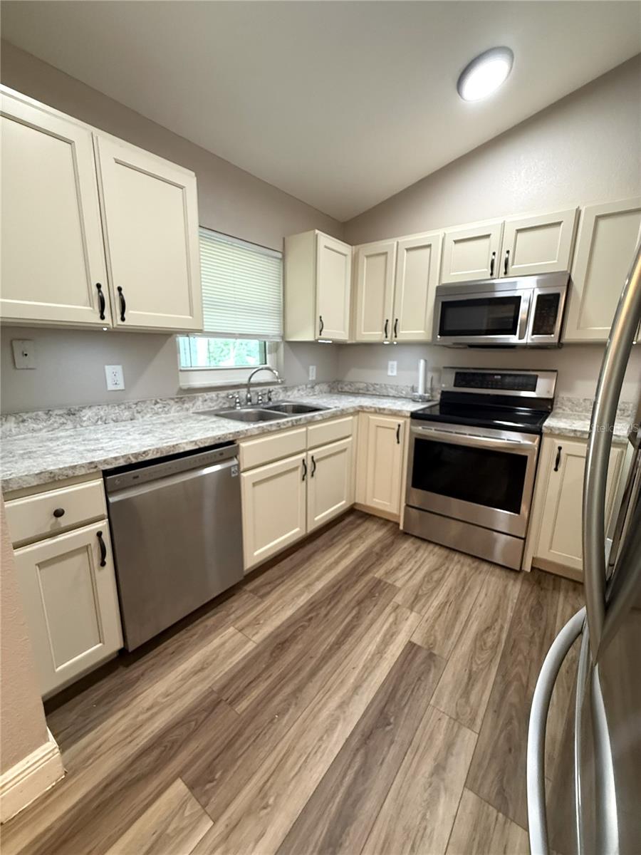 10 Emerald Trl Property Photo 3