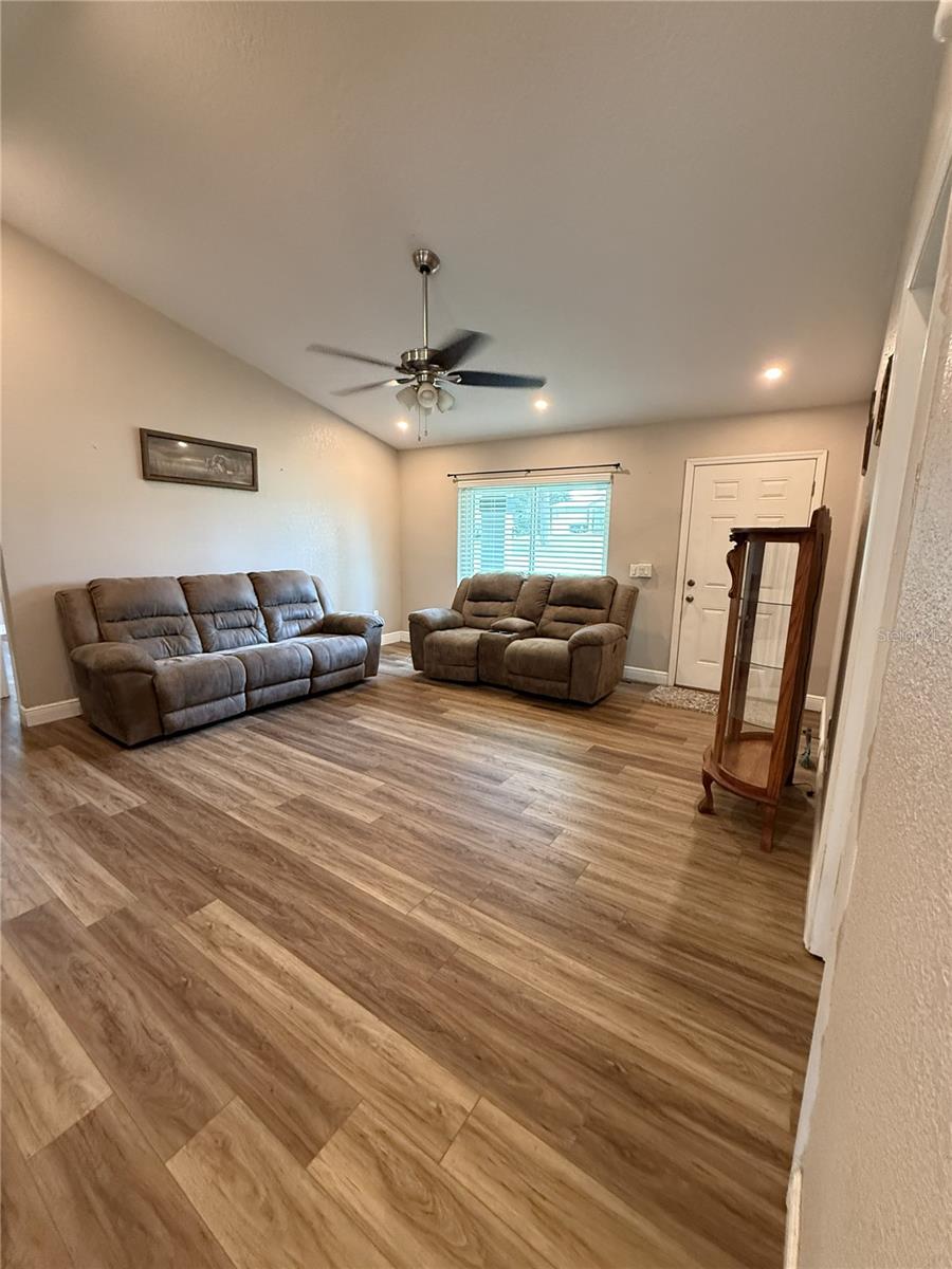 10 Emerald Trl Property Photo 28