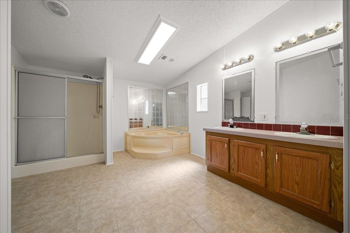 3551 Ne 120th St Property Photo 18