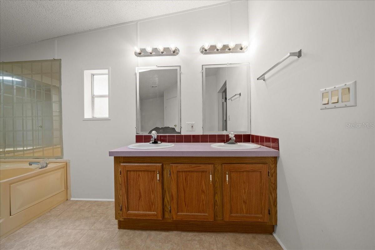 3551 Ne 120th St Property Photo 20