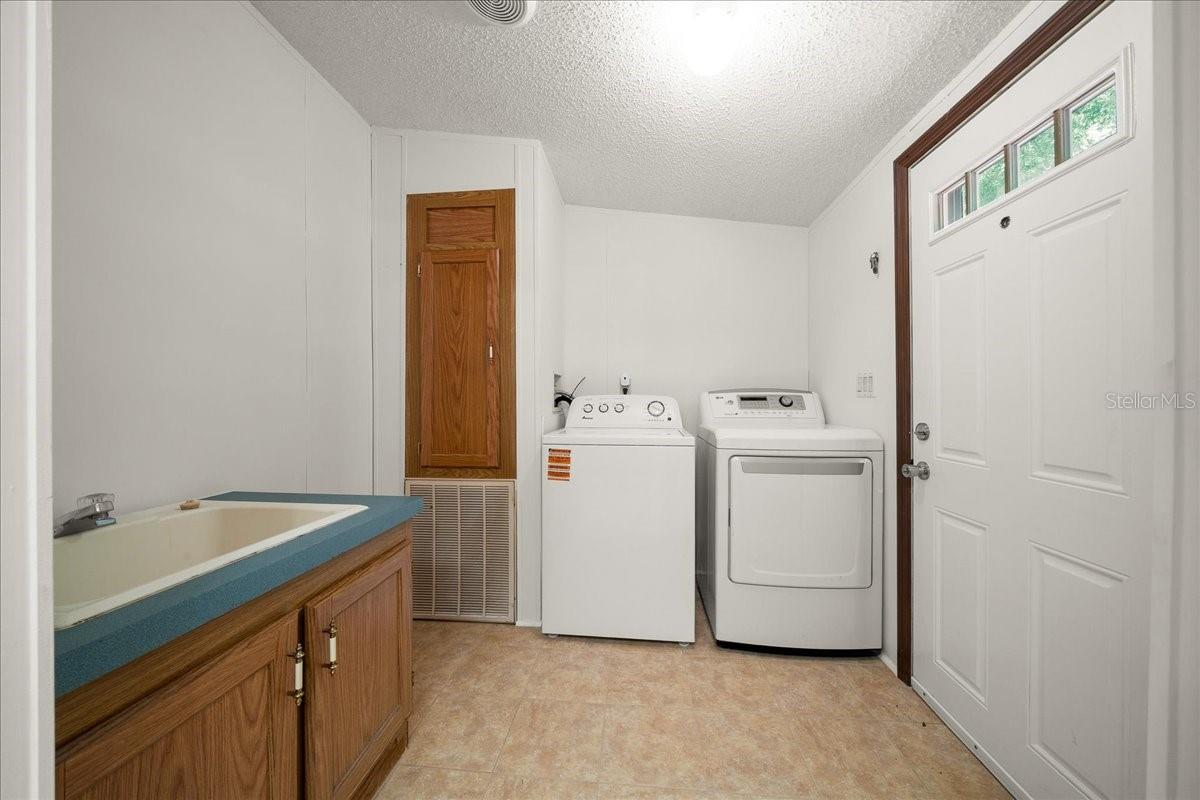 3551 Ne 120th St Property Photo 27