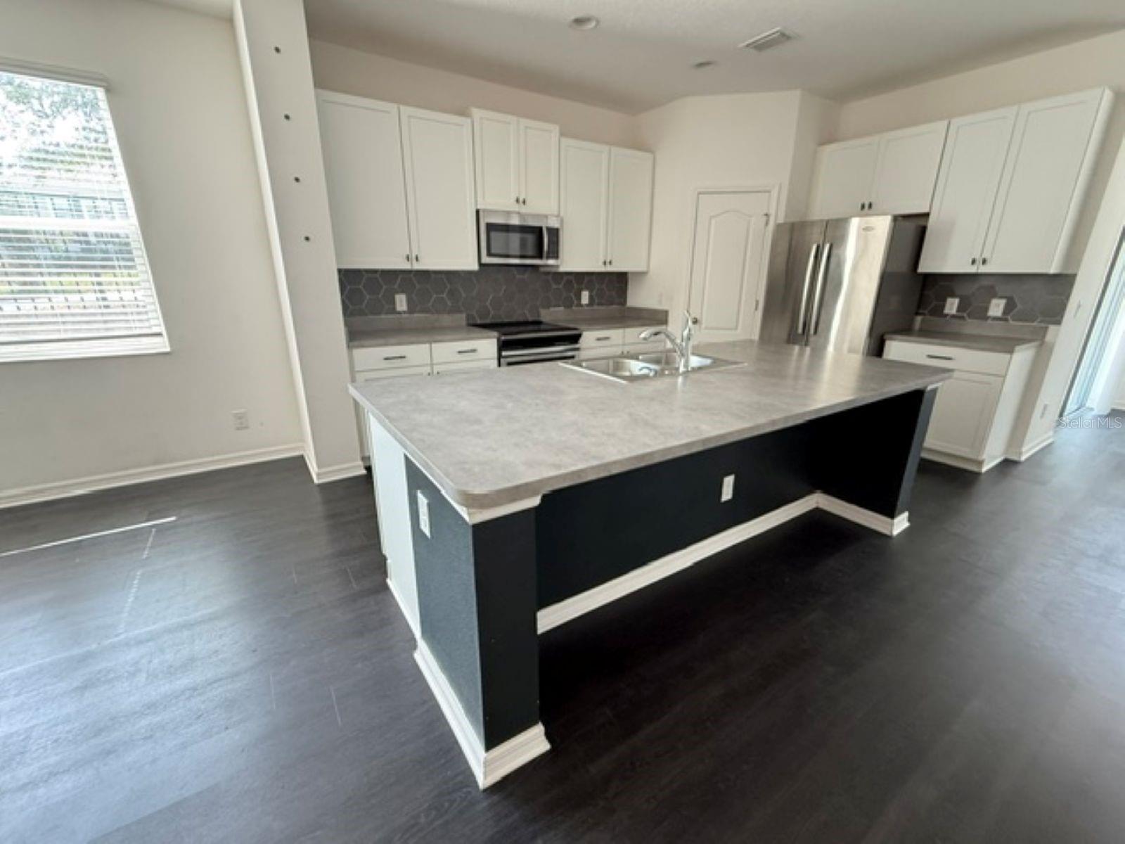 9704 Early Loop Property Photo 5