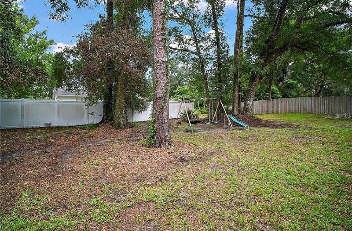 2404 Ne 32nd Pl Property Photo 2