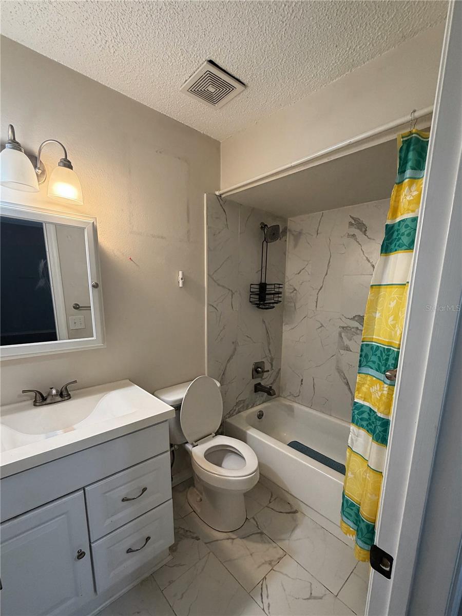 2404 Ne 32nd Pl Property Photo 8