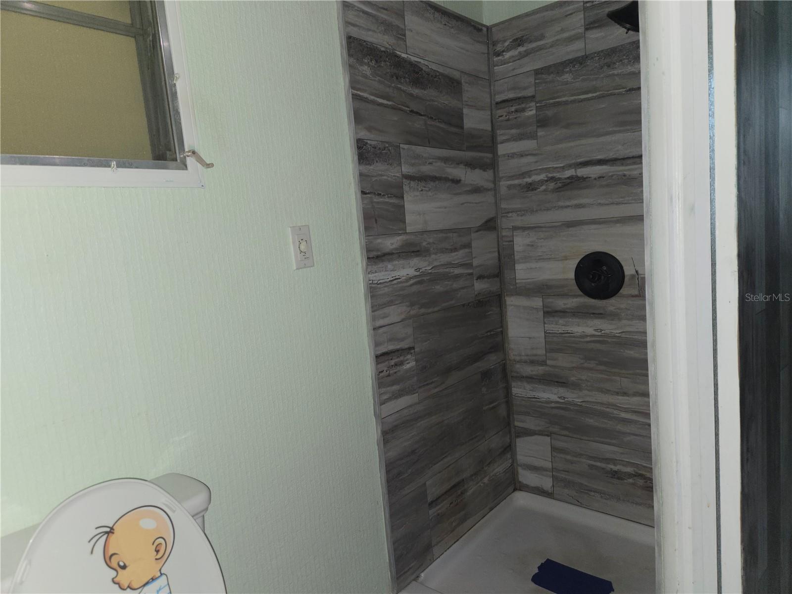 OM728787 Property Photo 16