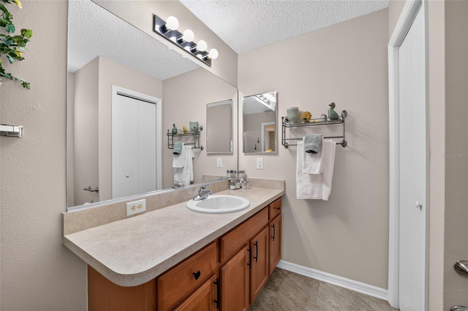 2240 Lowry Rd Property Photo 20