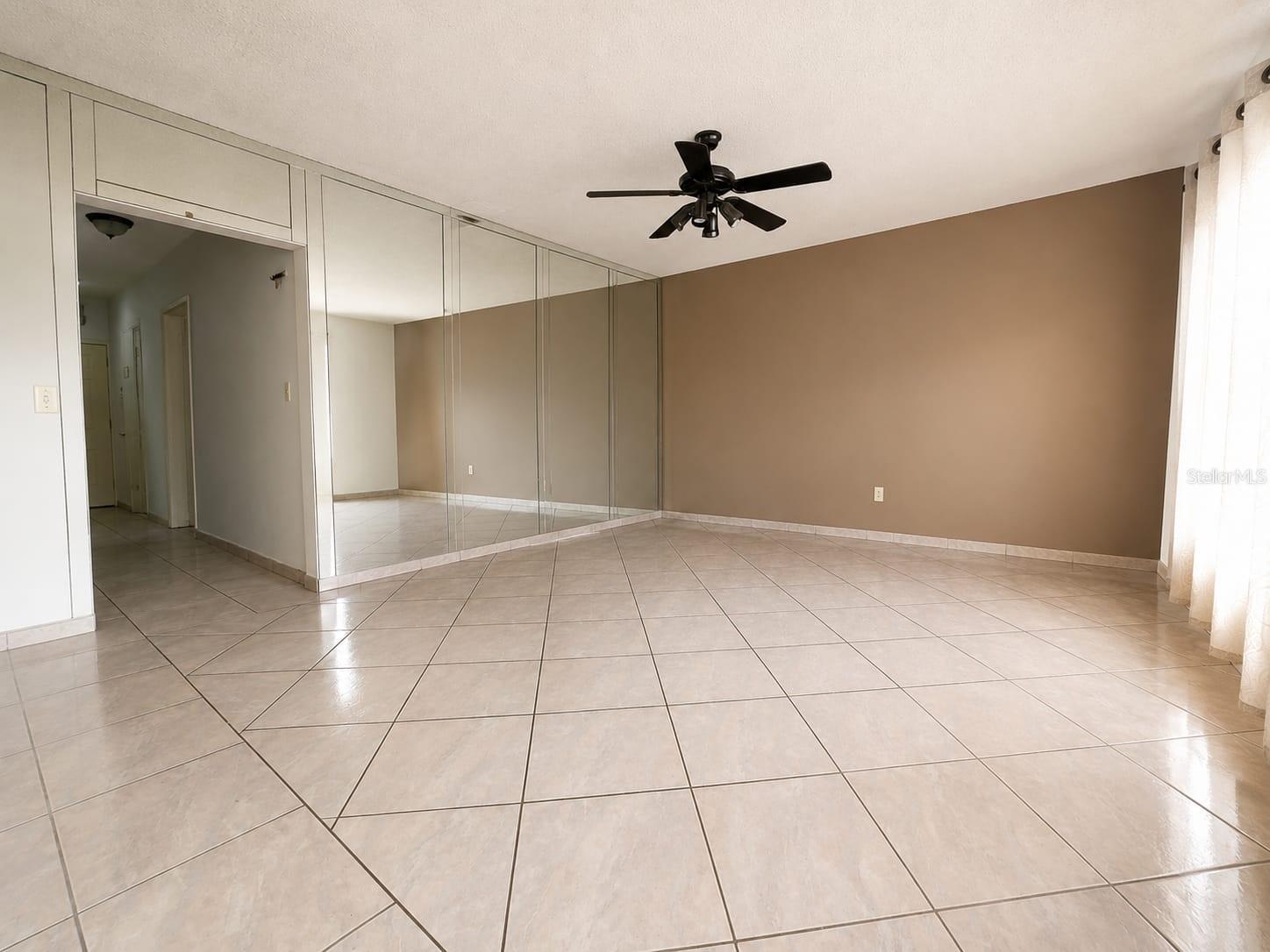 955 79th Ter Property Photo 4