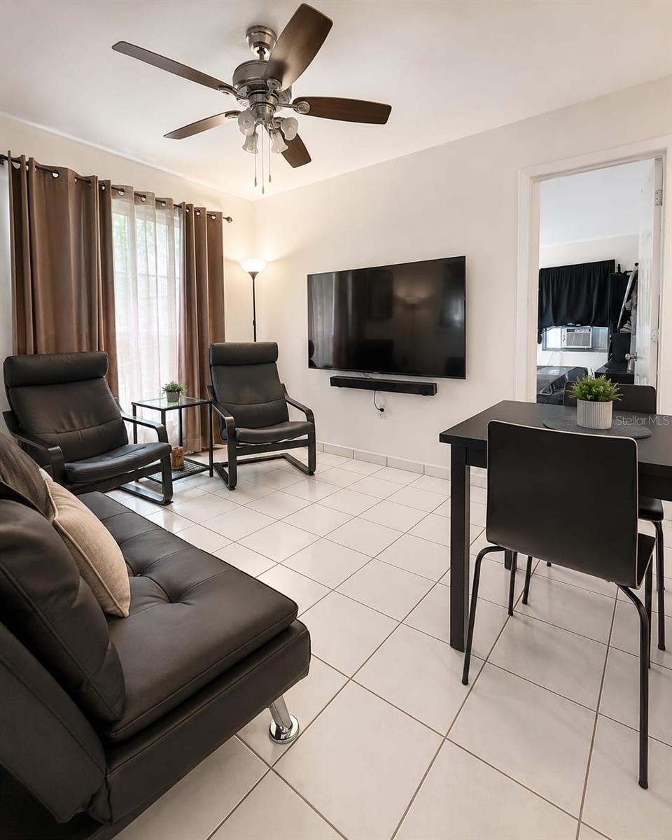 955 79th Ter Property Photo 5