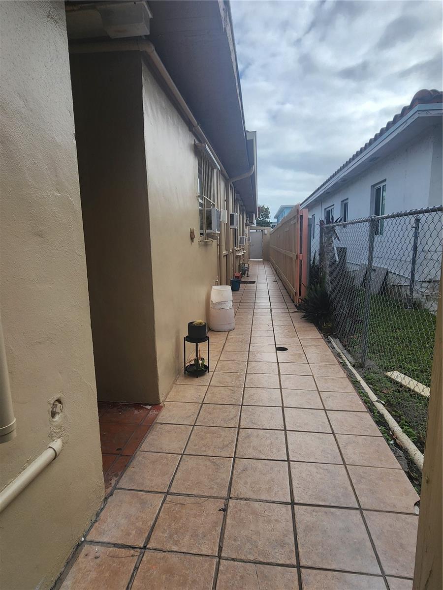 955 79th Ter Property Photo 15