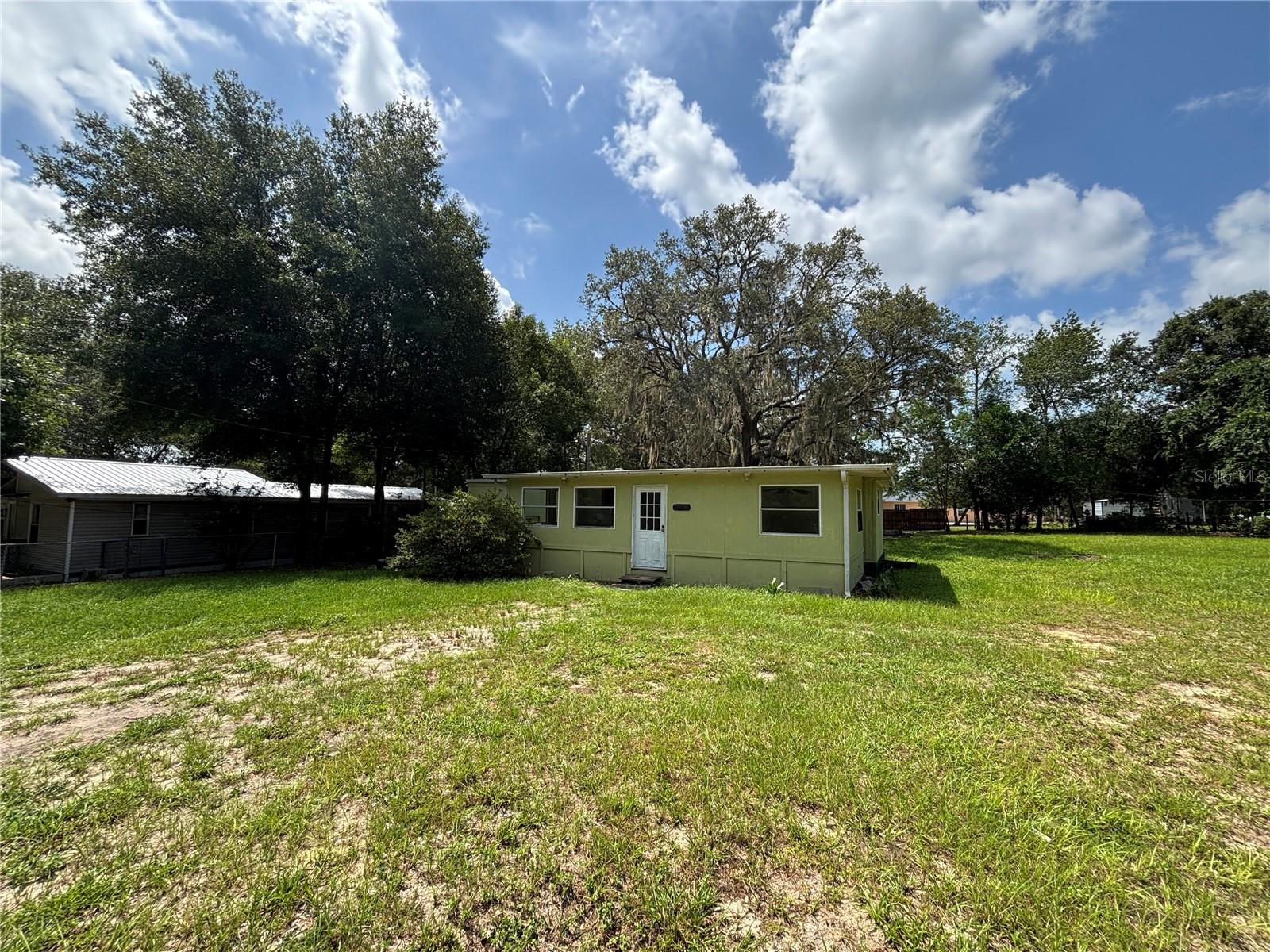 18274 Se 22nd Pl Property Photo 3