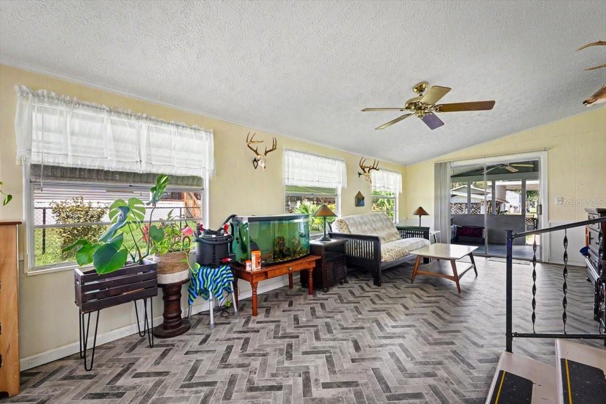 104 Edgewater Rd Property Photo 8