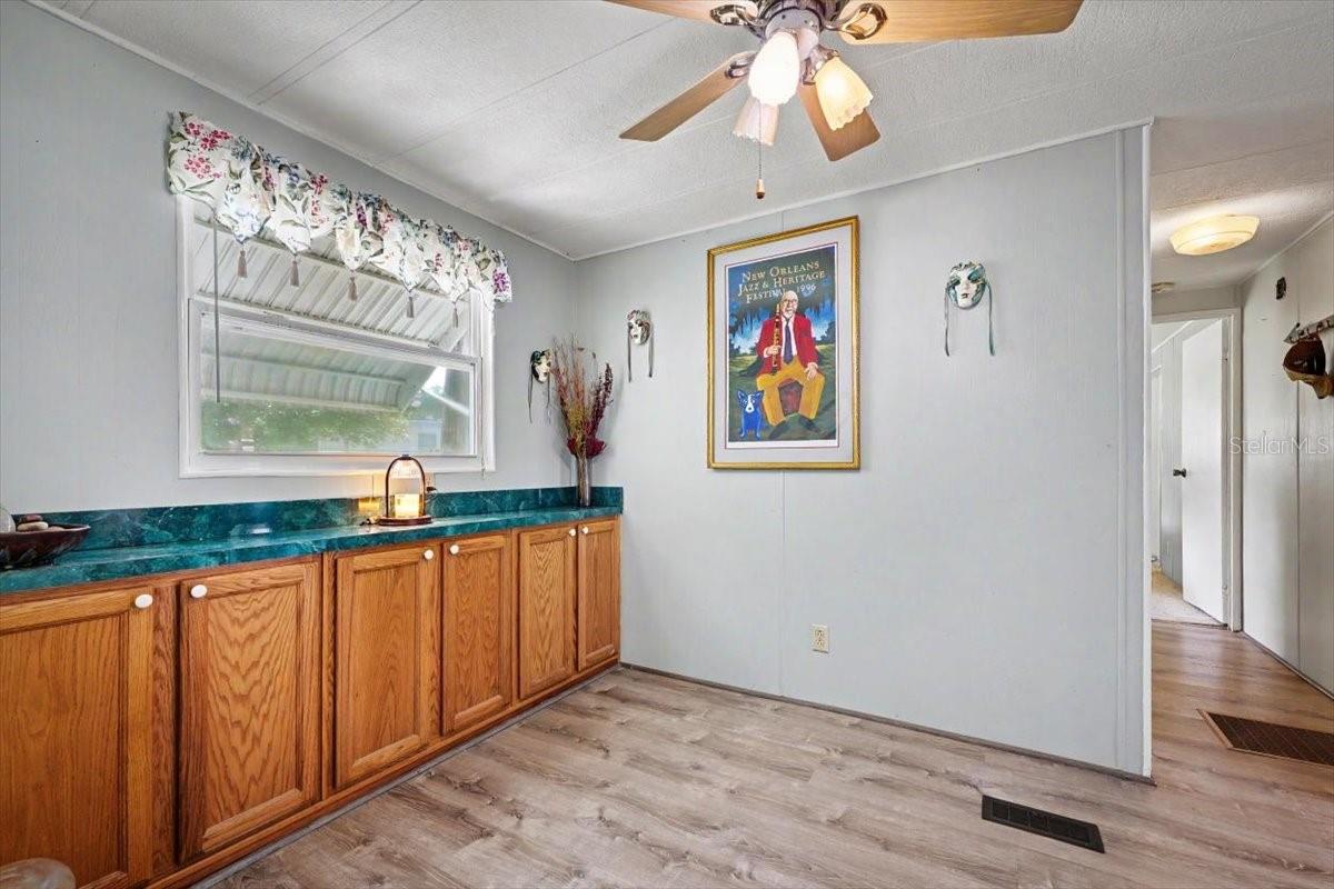 104 Edgewater Rd Property Photo 15
