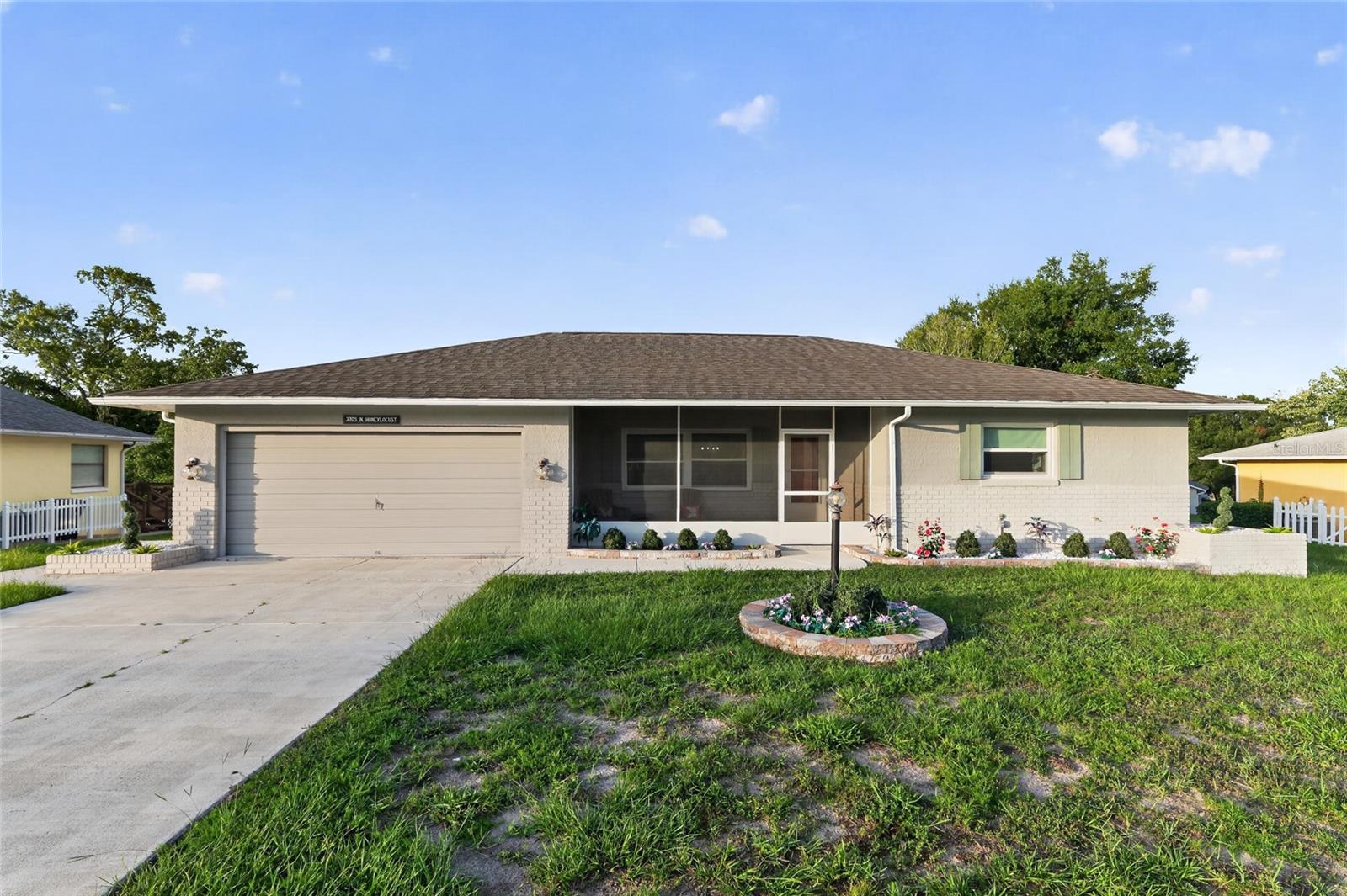 3705 N Honeylocust Dr Property Photo 4