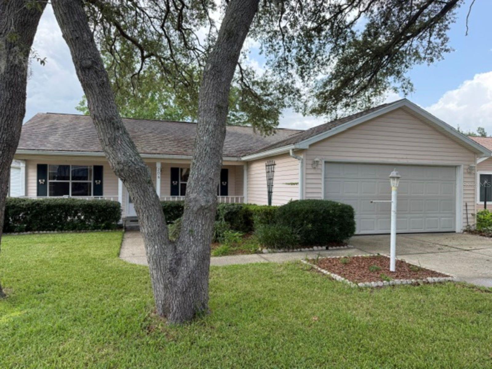 208 Aragon Ln Property Photo 1
