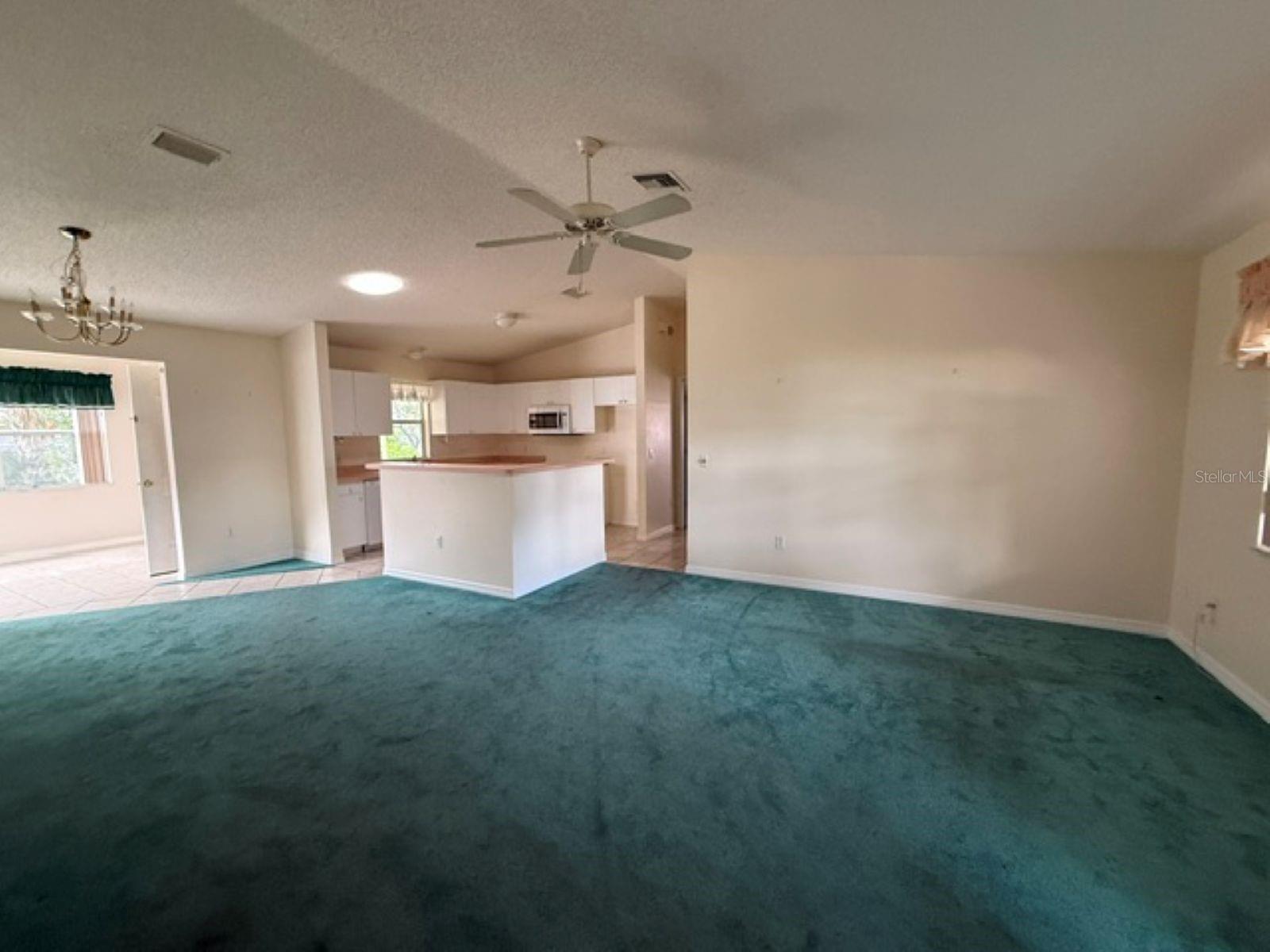208 Aragon Ln Property Photo 2