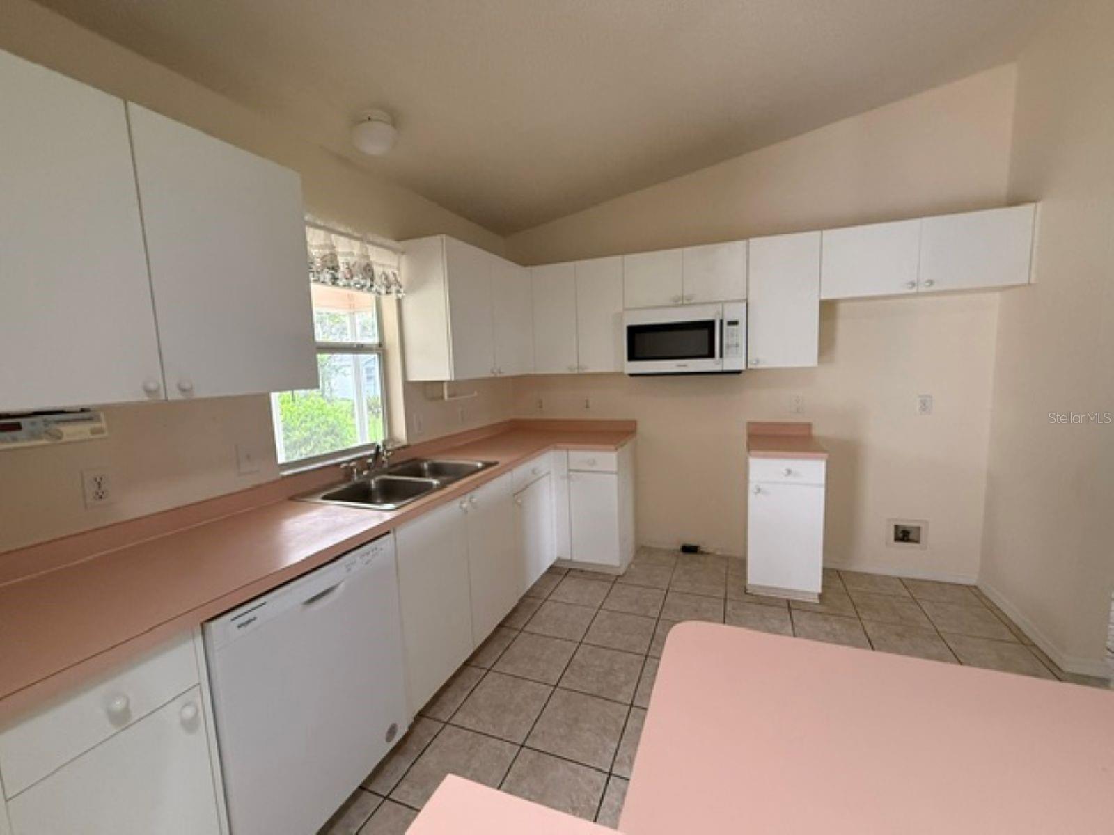 208 Aragon Ln Property Photo 4