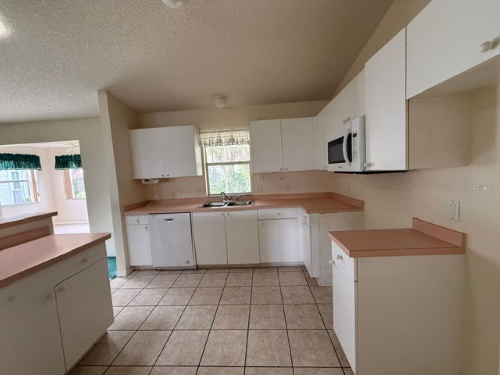 208 Aragon Ln Property Photo 5