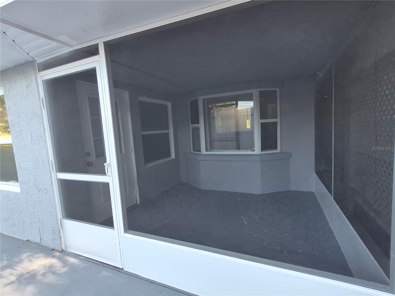 1213 W Sorrento Dr Property Photo 3
