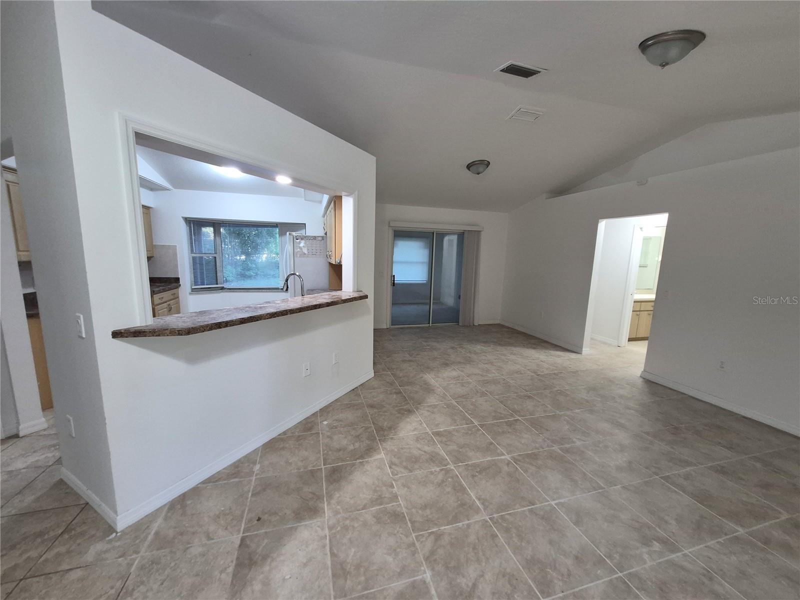 1213 W Sorrento Dr Property Photo 6
