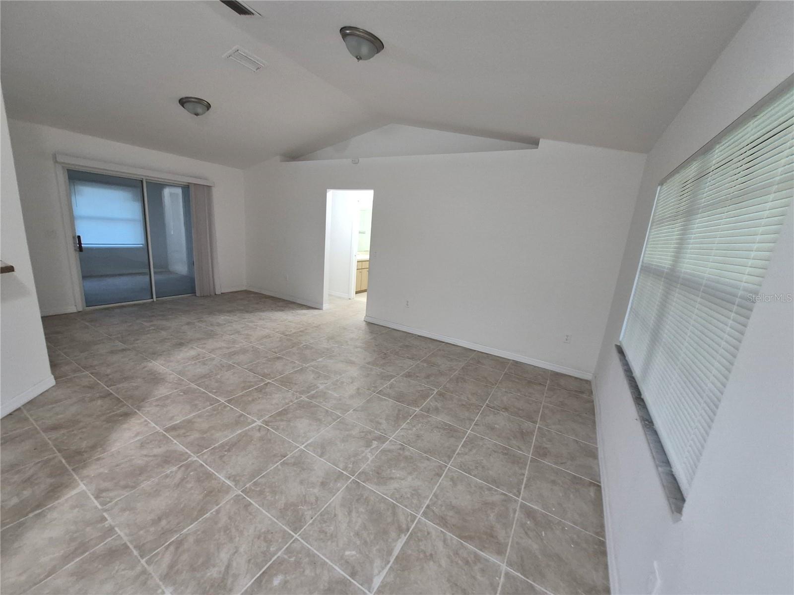 1213 W Sorrento Dr Property Photo 7