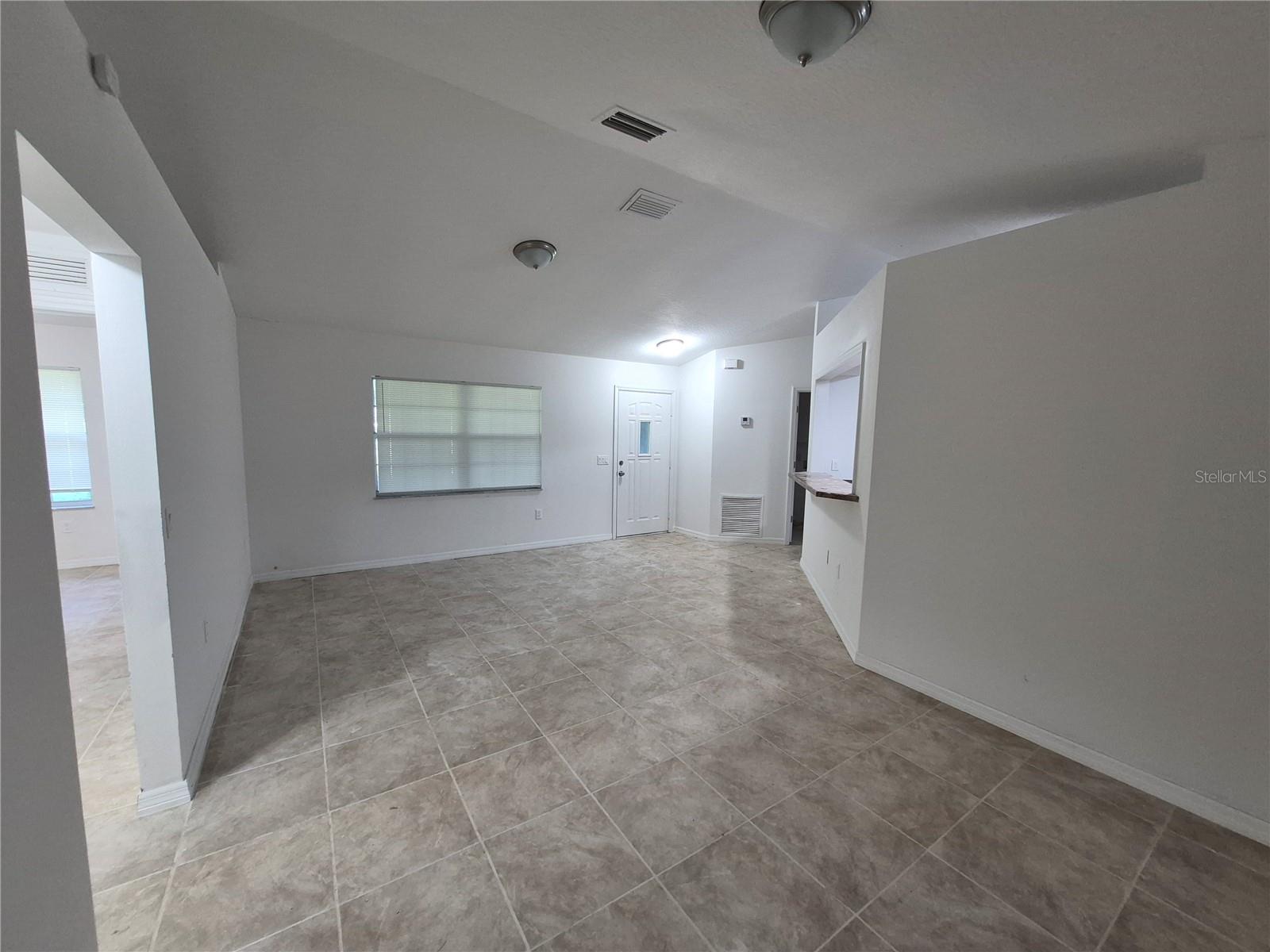 1213 W Sorrento Dr Property Photo 8