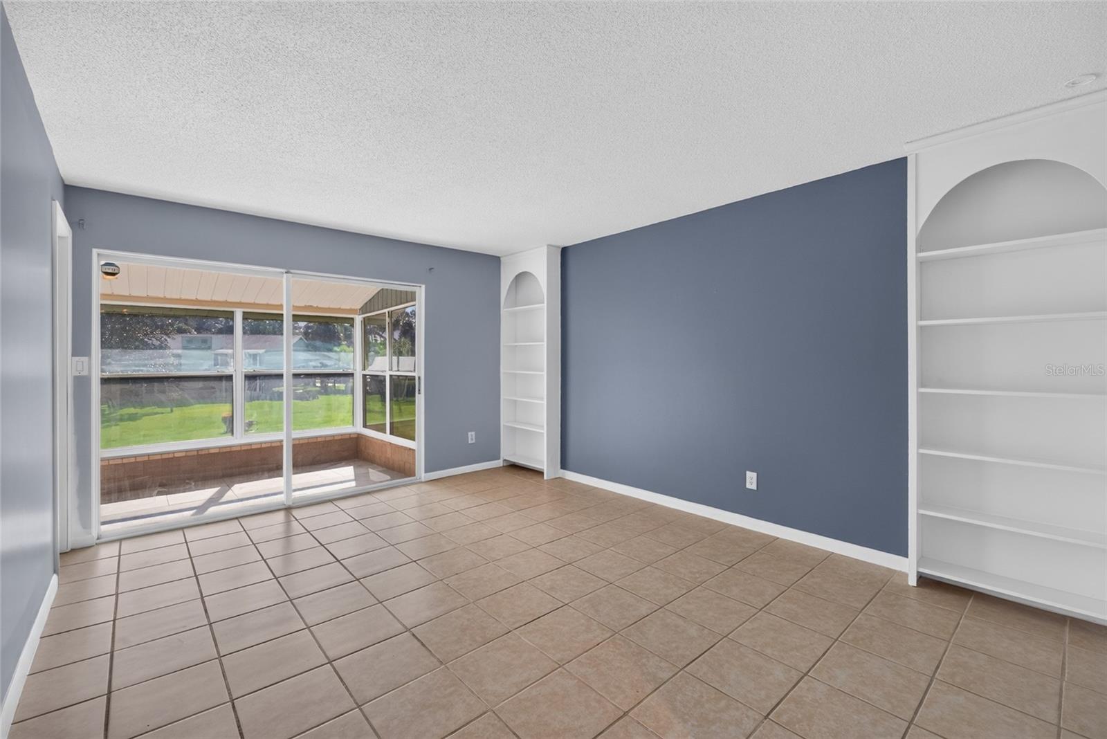 586 Bahia Cir #b Property Photo 2