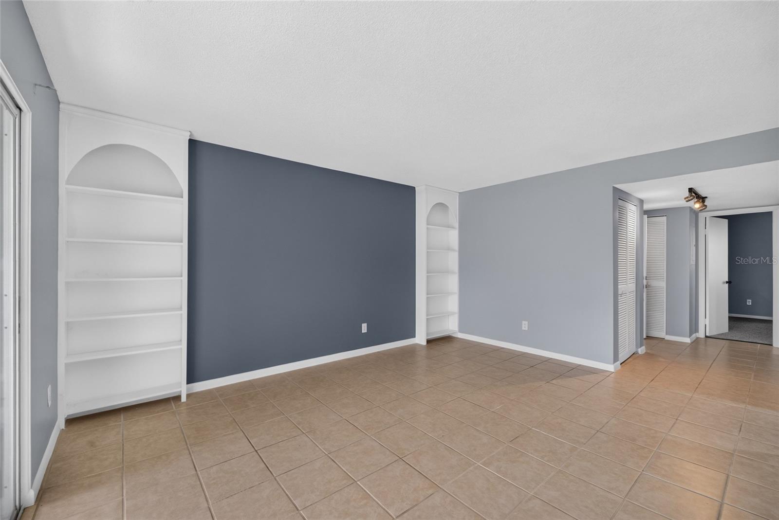 586 Bahia Cir #b Property Photo 3