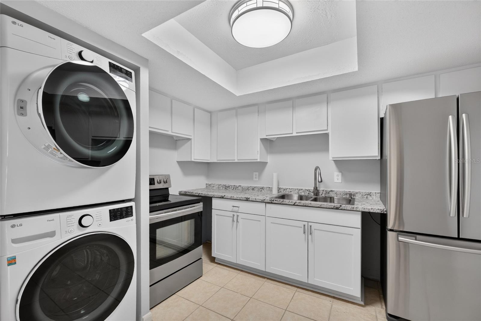 586 Bahia Cir #b Property Photo 5