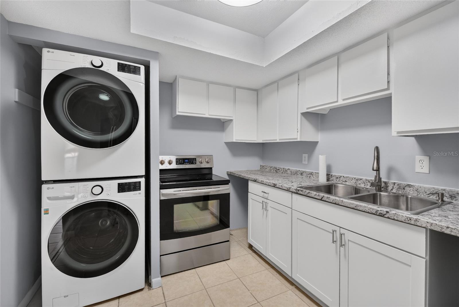 586 Bahia Cir #b Property Photo 6