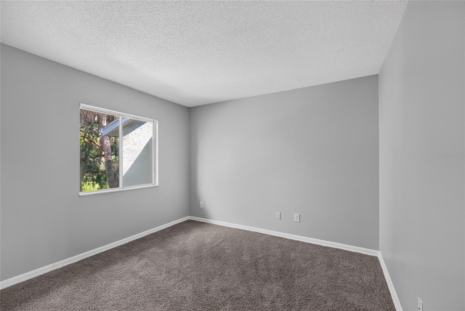 586 Bahia Cir #b Property Photo 8