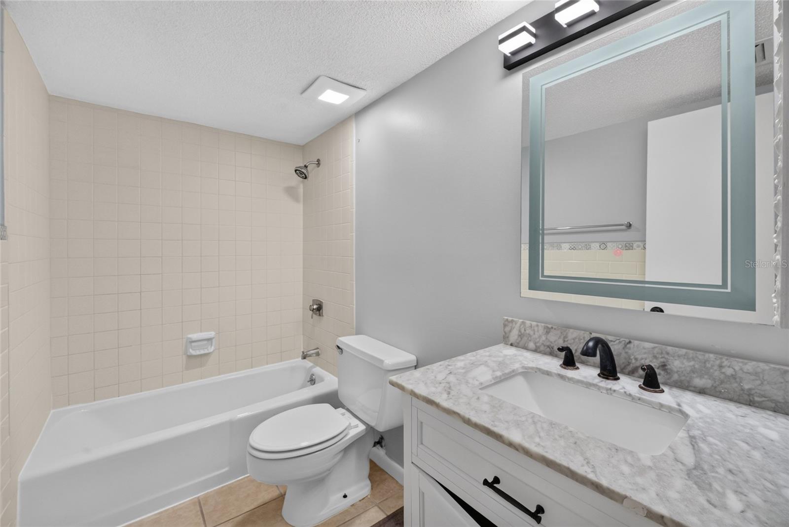 586 Bahia Cir #b Property Photo 11