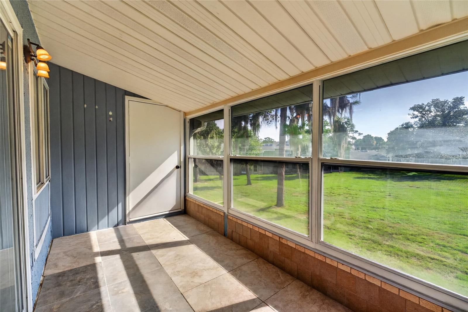 586 Bahia Cir #b Property Photo 12