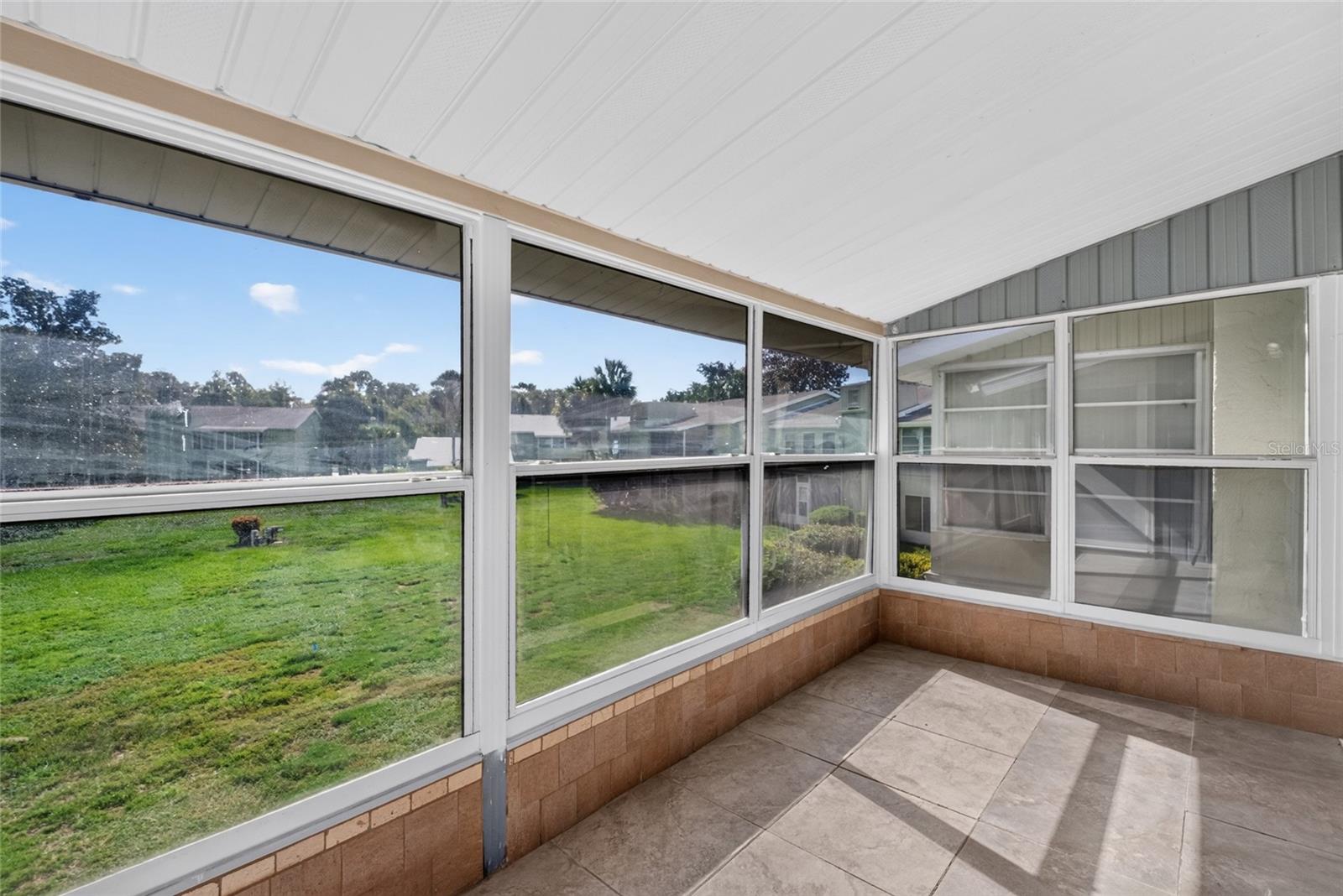 586 Bahia Cir #b Property Photo 13