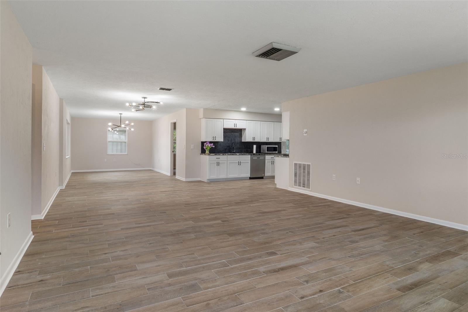 211 S Davis St Property Photo 10