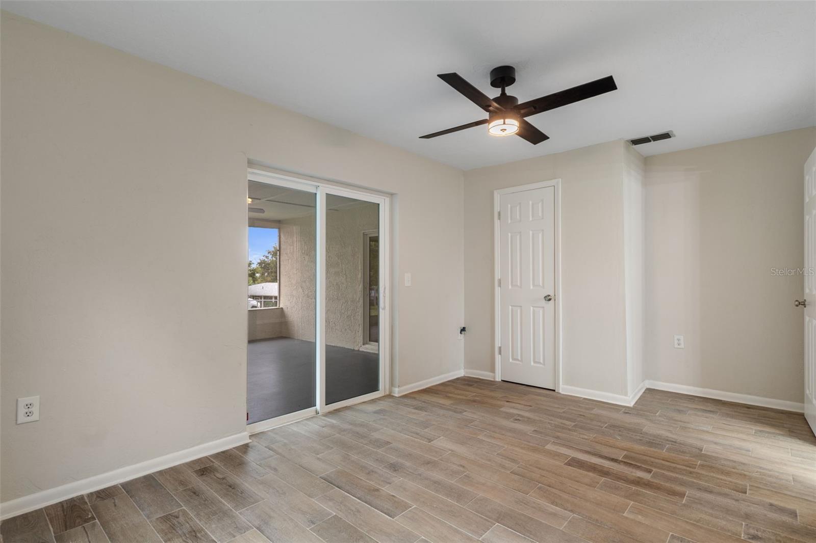 211 S Davis St Property Photo 19