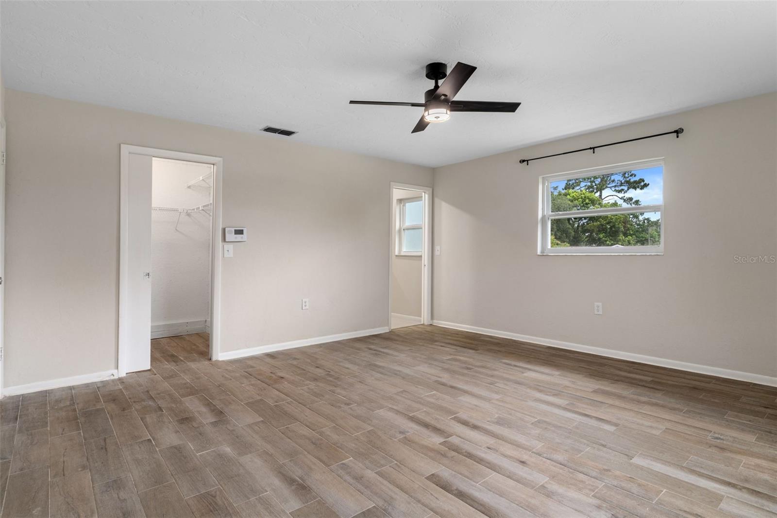211 S Davis St Property Photo 23