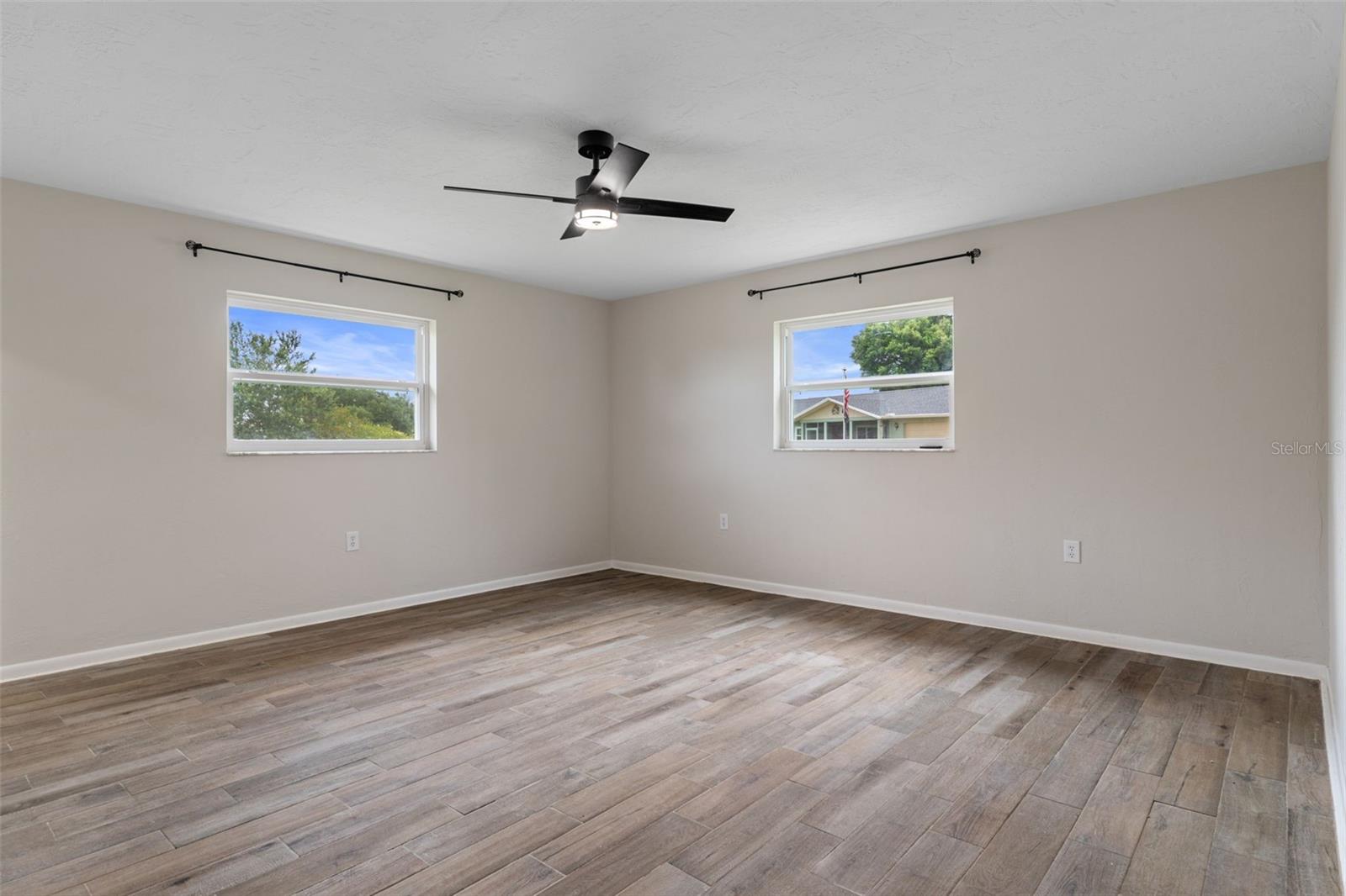 211 S Davis St Property Photo 31