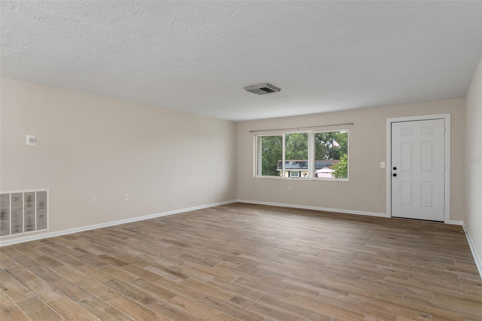 211 S Davis St Property Photo 33
