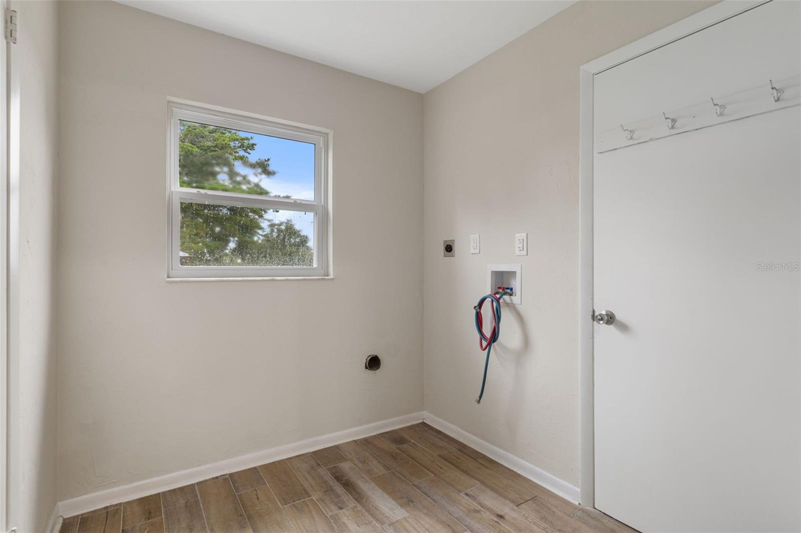 211 S Davis St Property Photo 36