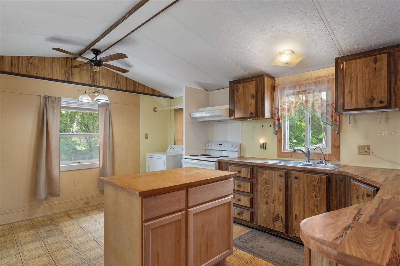 6463 W Park Dr Property Photo 9