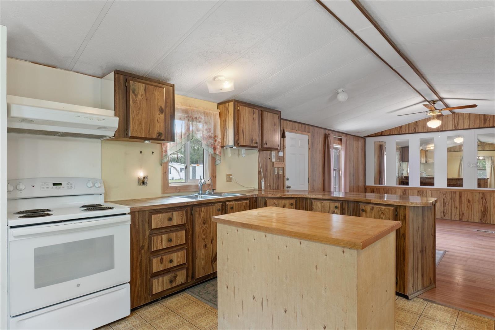 6463 W Park Dr Property Photo 10